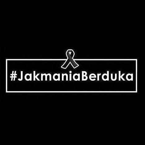 PusamaniaIDN's tweet photo. Kami atas nama Pusamania turut berduka cita @Jakmania_CKR , semoga amal ibadah beliau diterima disisi tuhan , aamiin 😢 #JakManiaBerduka https://t.co/8i1JhDct9o