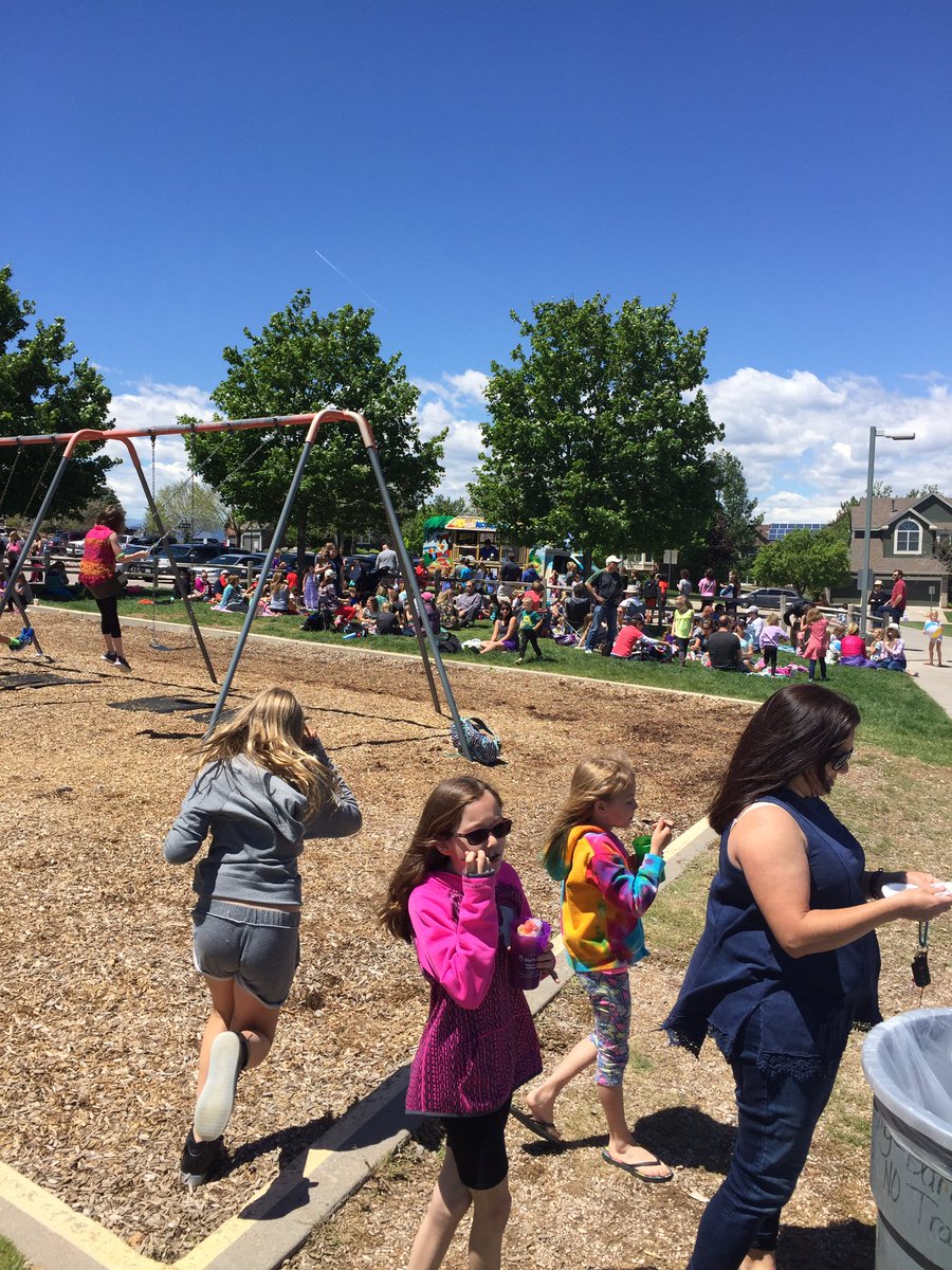 brohawk1's tweet photo. Last day of school at Summit View! Happy Summer! https://t.co/yoOhPdJHGL