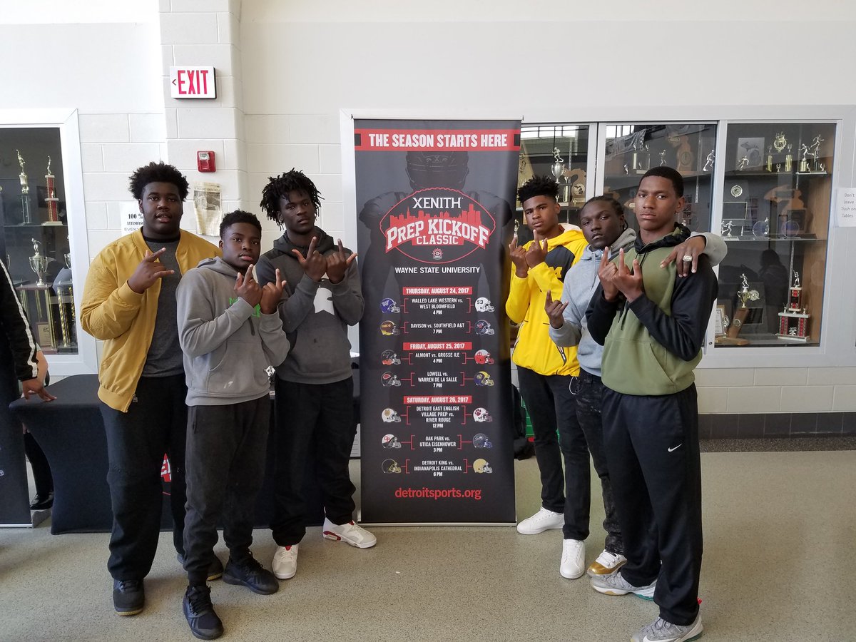 Xenith Prep Kickoff Classic On Twitter Detroit King Football Head Man Tyrone Spencer Some Of His Players Today At Our Latest Xenithpkc School Visit