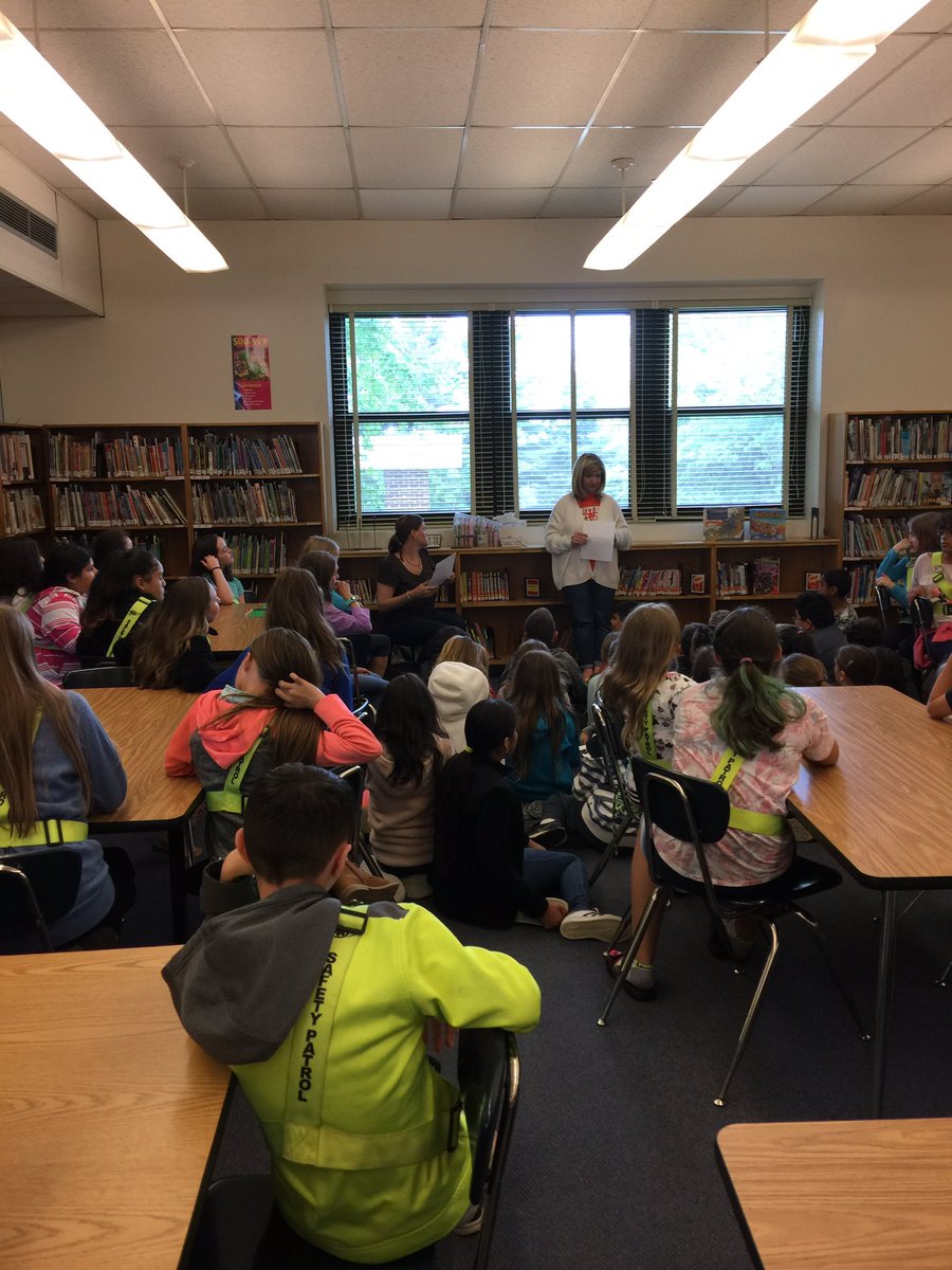 DESCounselor's tweet image. @DESlibrarylady &amp;amp; @DESspeech met with the Current patrols and the incoming patrols today! #ChangingRoles @collinswj