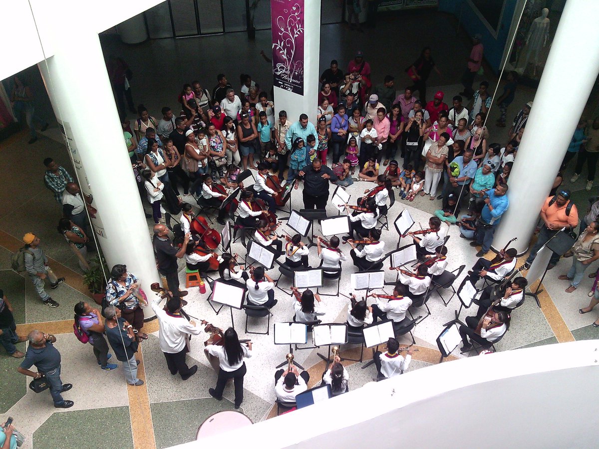 Concierto día de las madres, orq. Infantil "Lino Gallardo" <a href="/elsistema/">El Sistema</a> <a href="/elsistemavargas/">El Sistema Vargas</a> @FundaMusicalR