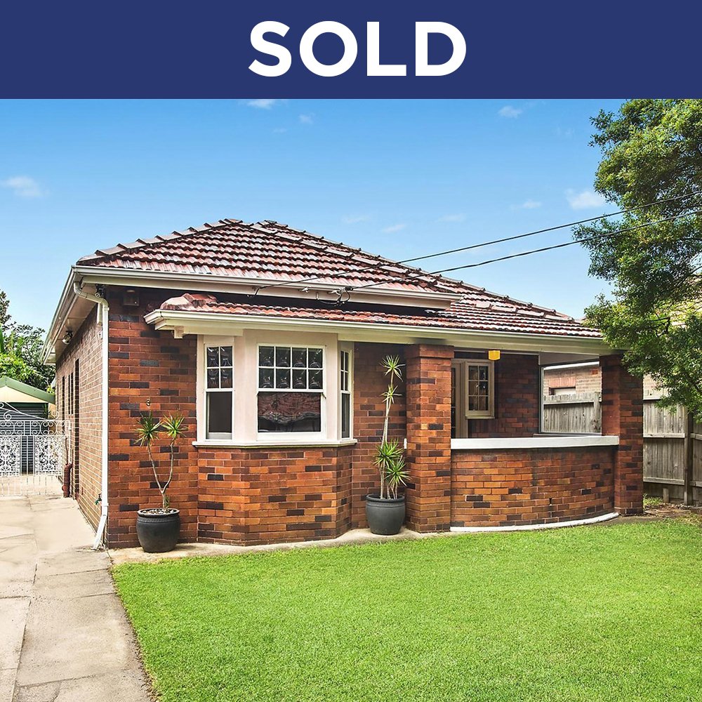 MarnieSeinor's tweet image. SOLD: 3 Daniel Street, Botany sold at auction for $1.73mil, an overwhelming price for an original home in this area #marnieseinor #soldprice