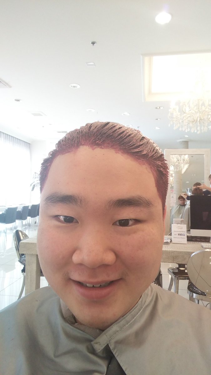 ArrowDongTak's tweet photo. Lolololol who is this ?  What is this color lol https://t.co/GZJJOC96cL