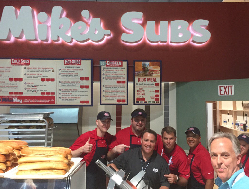 jerseymikebrian's tweet photo. 9,600 subs and still going @jerseymikes @ICSC_RECon @ICSC @blogs23 @ctirp5 #ICSCRECon  still time left to eat! S494Q https://t.co/2WKhfZdGL7