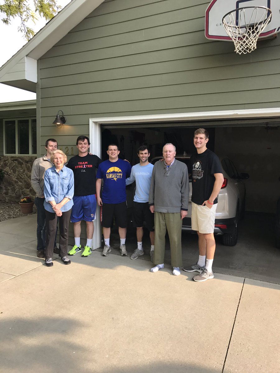 Rock_Road_Trip's tweet photo. In South Dakota safely. #Day1 https://t.co/1BFEKlRyqw