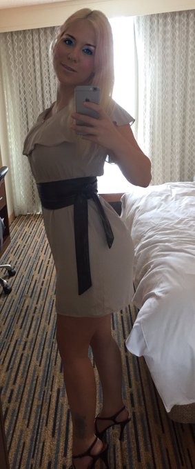 Happy Monday selfie! https://t.co/BxzjXElJYR