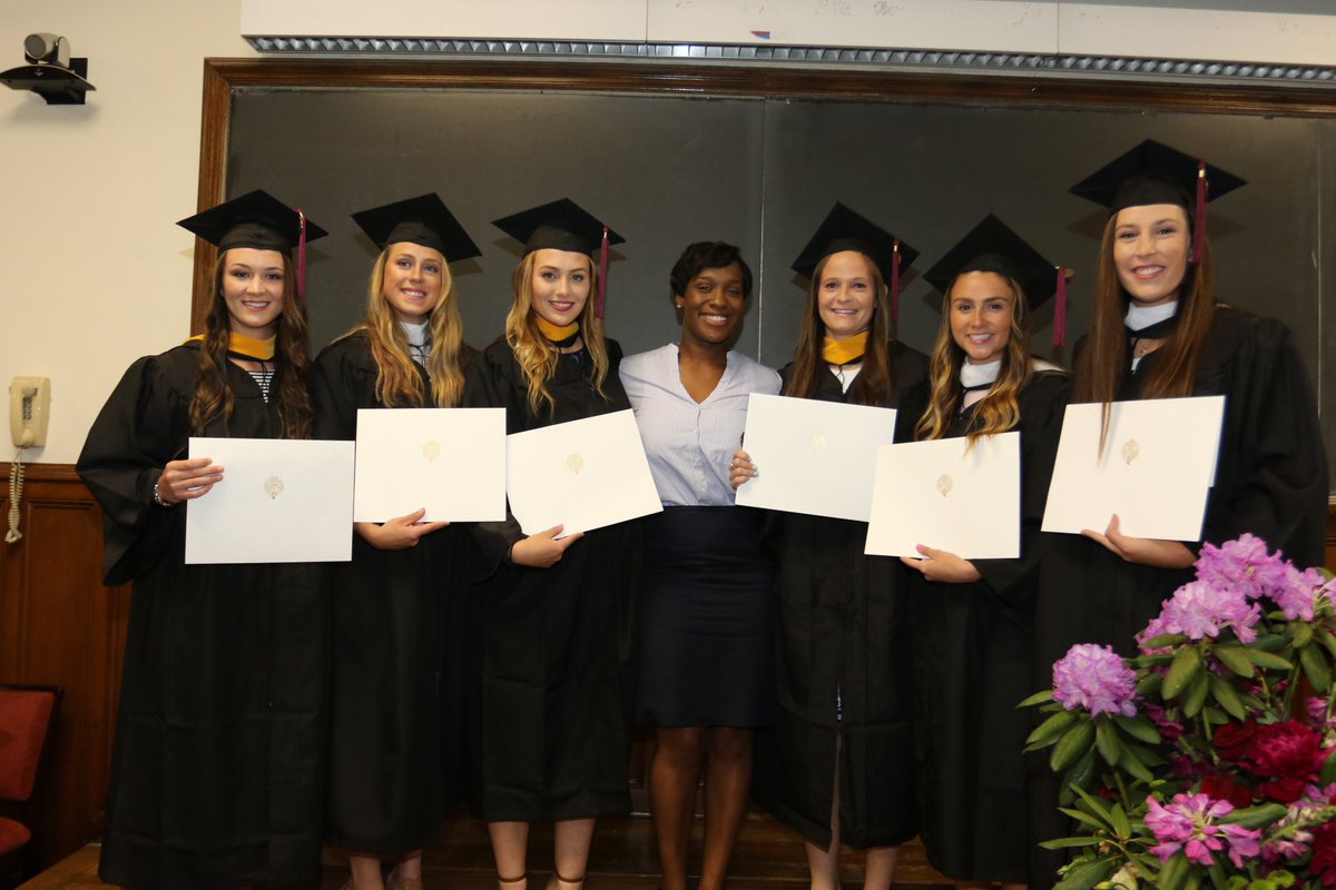 FordhamSoftball's tweet photo. BIG CONGRATS to our SIX graduating seniors: Sydney Canessa, Stephanie Ferri, Lindsay Mayer, Lauren Quense, Amy Van Hoven, and Ally Vergona!! https://t.co/qFe180IhmH