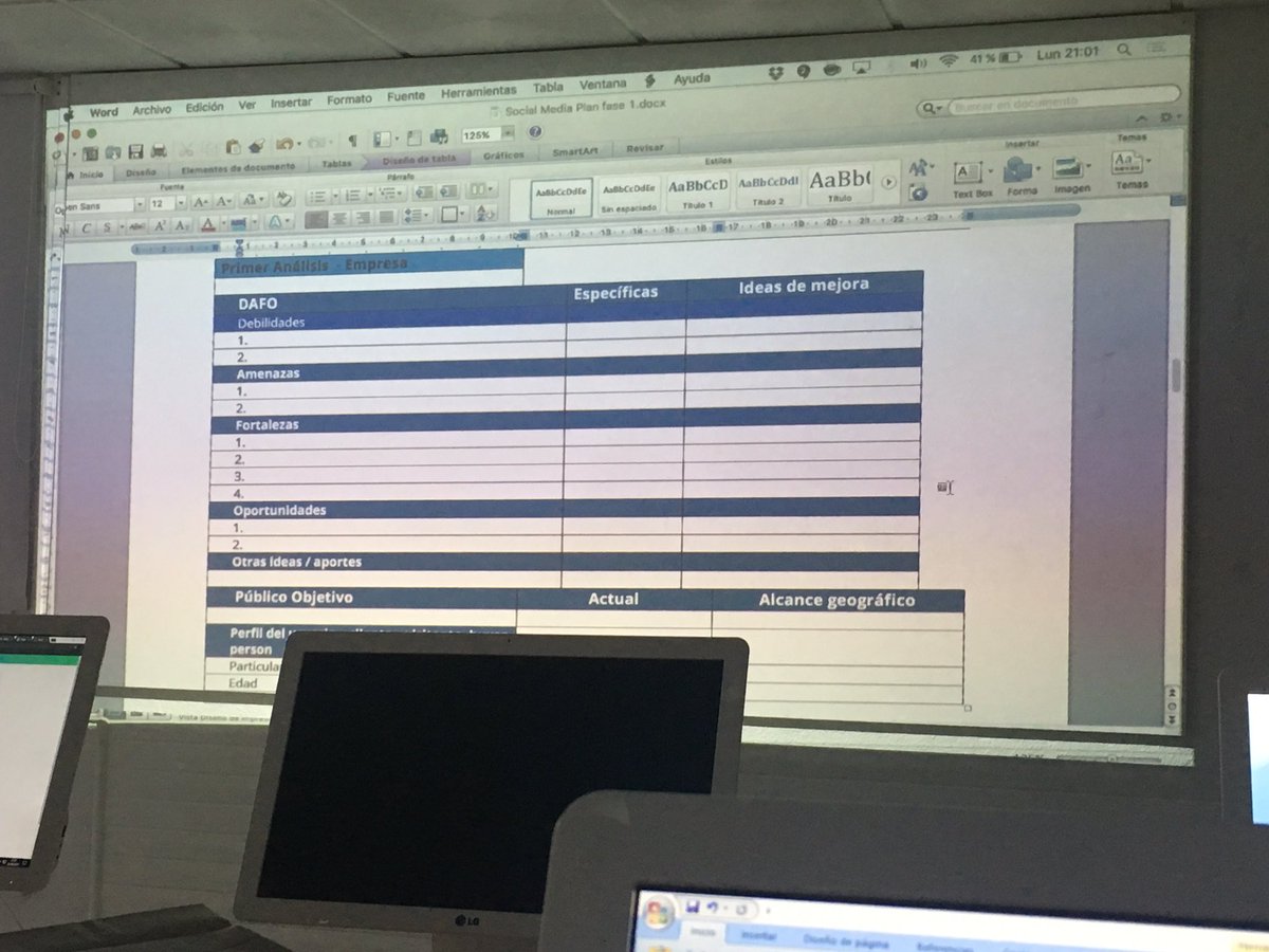 lauransotomayor's tweet photo. Trabajando el #SocialMedia Planner con @FerRubioA en #clase25👉 #Equipo80 #communityManager analizando páginas #web con: @gtmetrix @woorank https://t.co/pQem2fWcnR