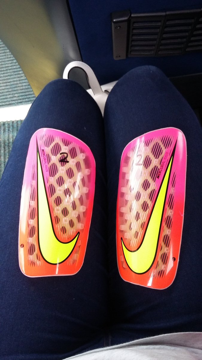 flyingitulip_'s tweet photo. Thanks for the shin pads yesterday @Ofabio3 #topman https://t.co/7jZ7Aryjiq