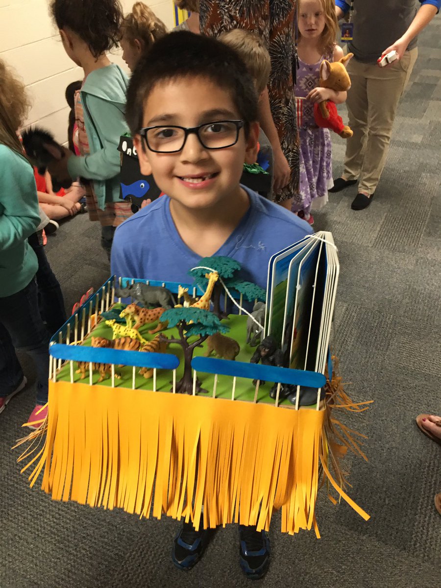 MsGaryKinderTec's tweet photo. Liberty Book Parade! #Kinders #3DaysLeft #DecaturProud https://t.co/5K9HiC3roE
