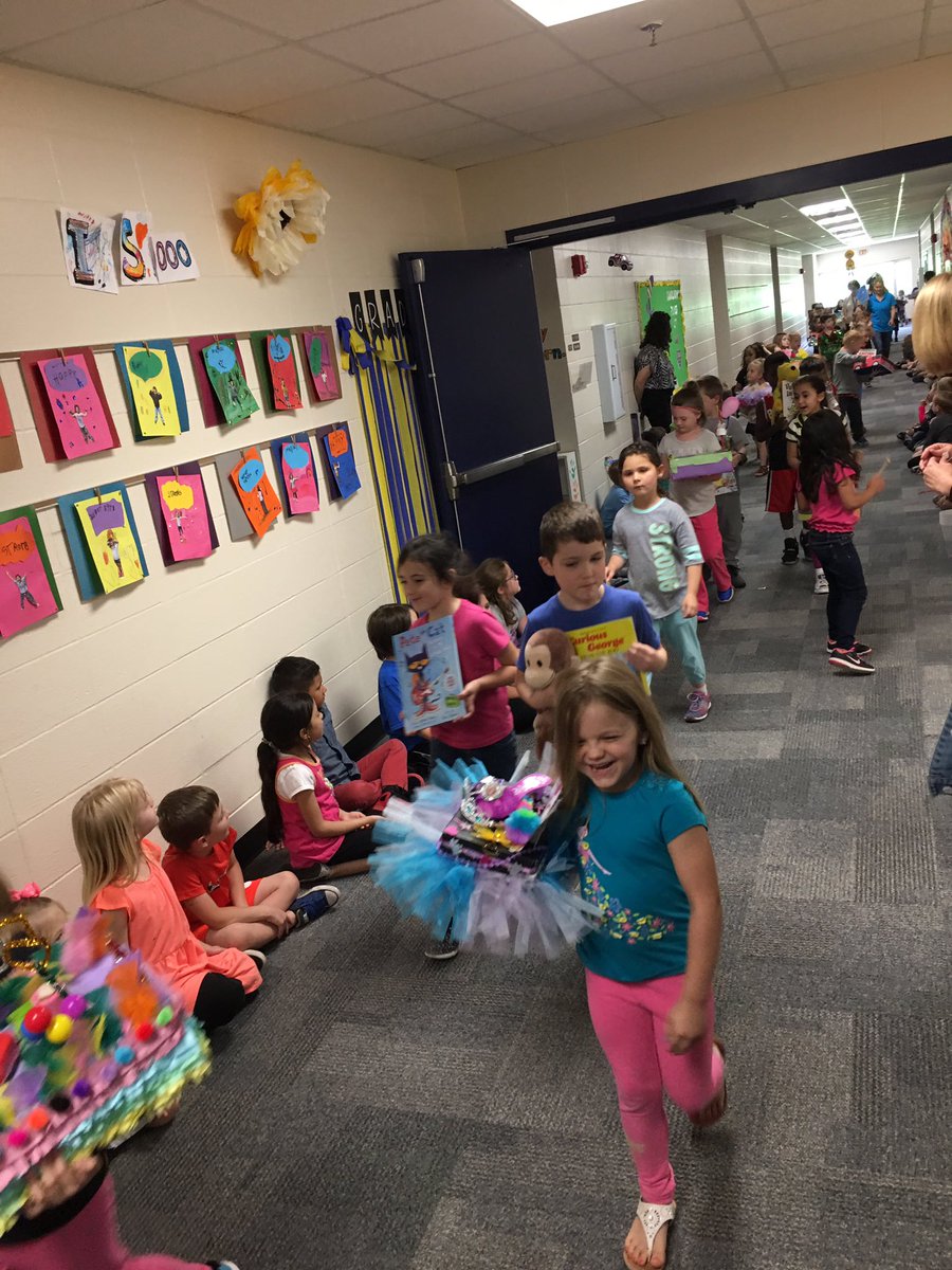 MsGaryKinderTec's tweet photo. Liberty Book Parade! #Kinders #3DaysLeft #DecaturProud https://t.co/5K9HiC3roE