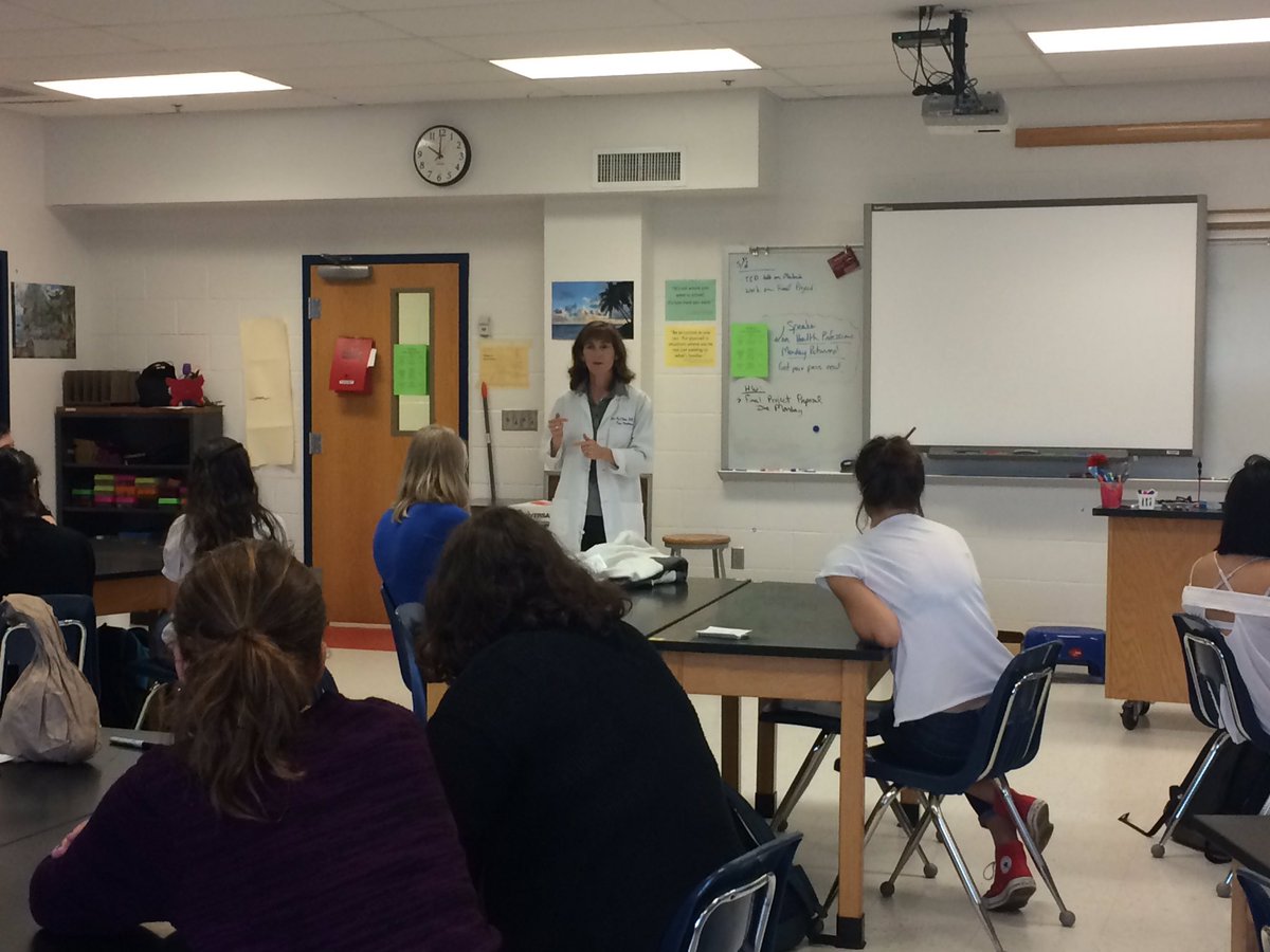 MsJForney's tweet photo. Dr. O'Brien shares with wtwAPBio about opportunities  in Health Professions.  #realworldbio @WTWoodsonHS https://t.co/svuwCvnUSN