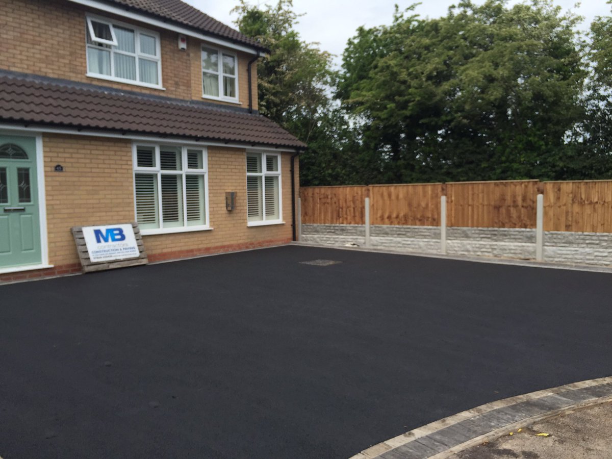 MBCov's tweet photo. Tarmac drive https://t.co/r3IMaOm2fq