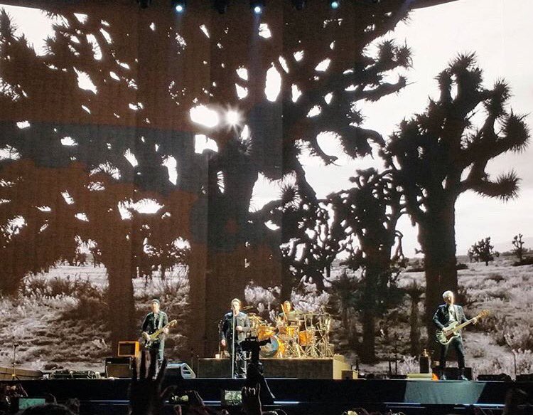 happeninginpas's tweet photo. U2 Joshua Tree Tour 2017 🌵 || #retweet If You Were There Last Night 👆|| 📸: @paulo_marroquin || #aboutlastnight #happeninginpas #rosebowl #U2 https://t.co/ycaoVlJFsb