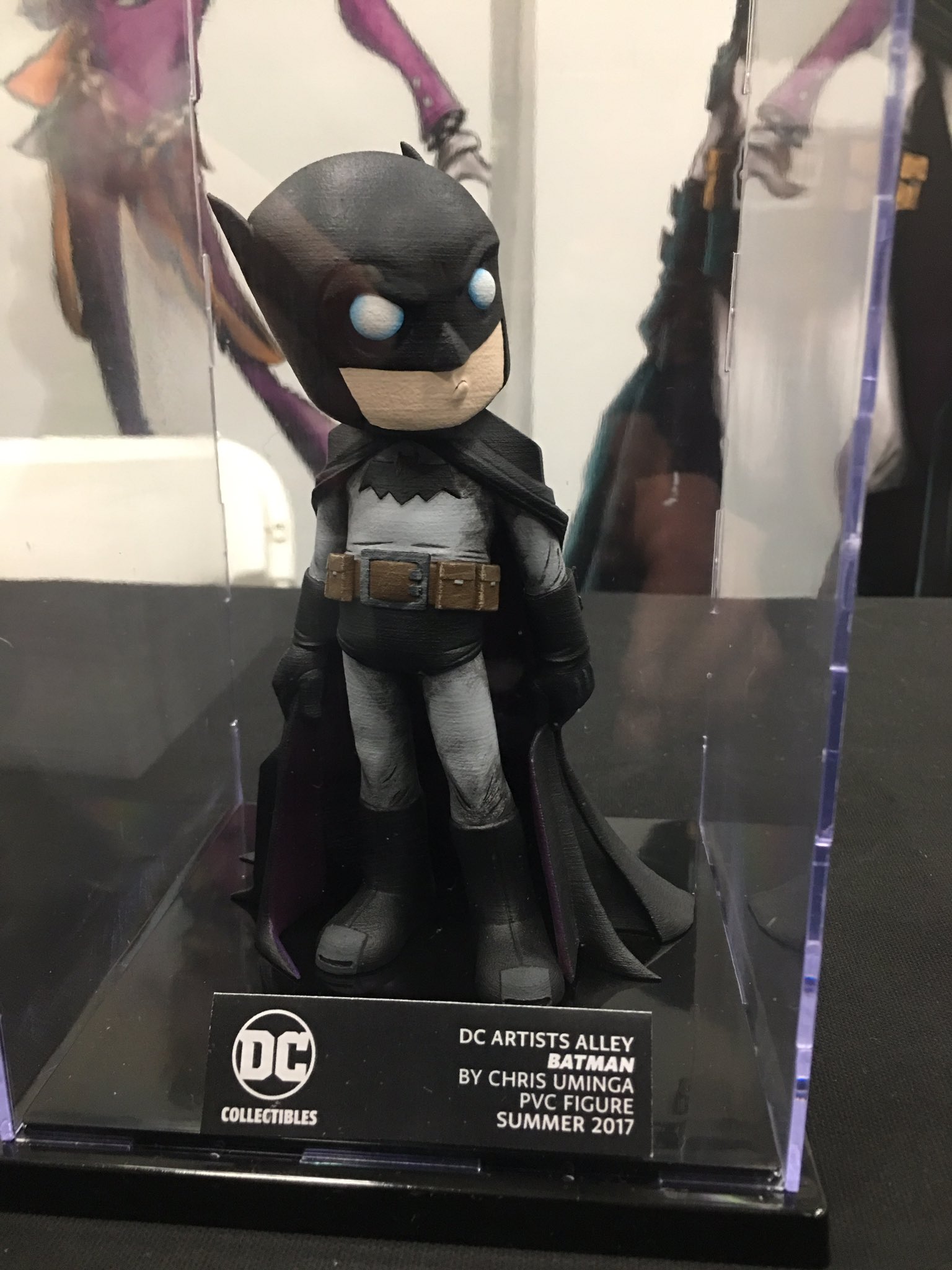 chris uminga batman statue