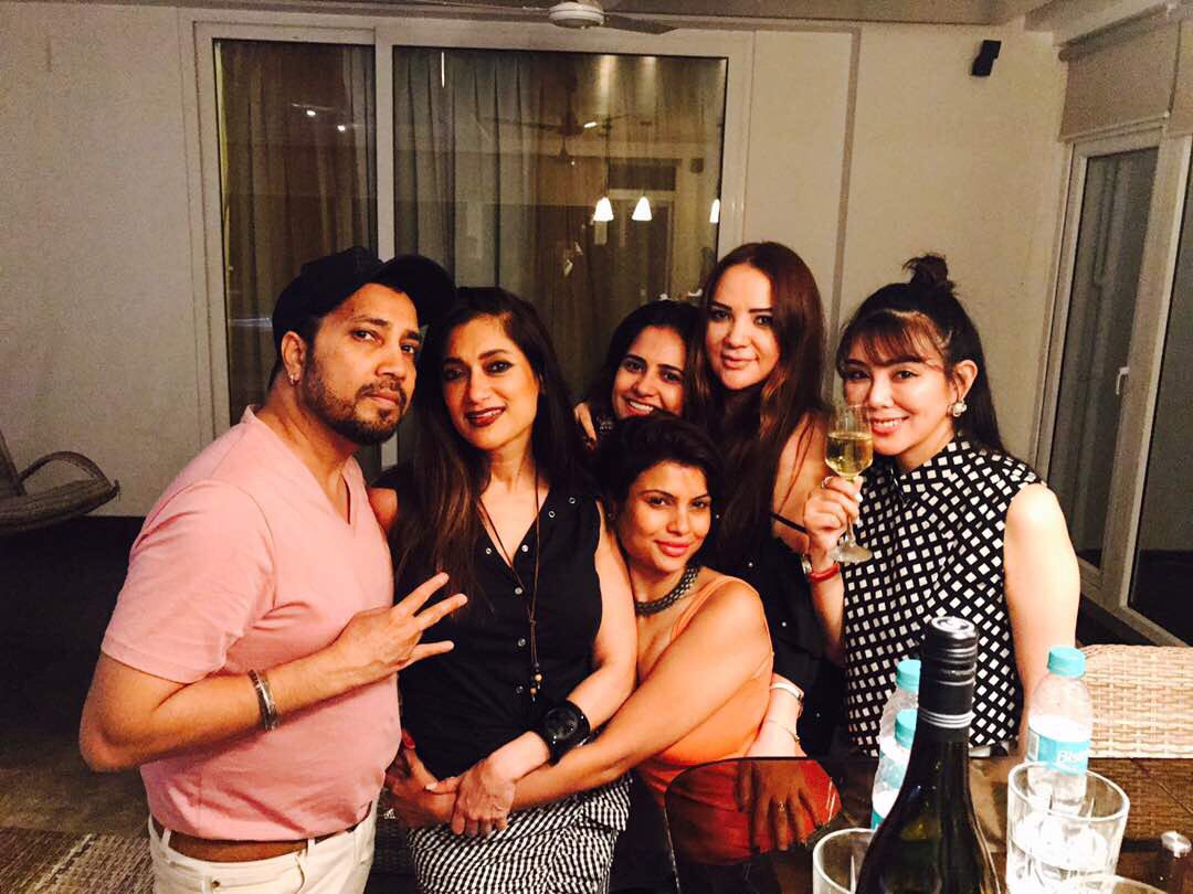 MikaSingh's tweet photo. Lets party :) @v_wizemindz @lovelarora @VipulDShahOpti @MoraniLucky #anchaldwivedi @lizalmalik @GurpreetKChadha #luckyamane @absolutelySK https://t.co/FFst1YfrC0