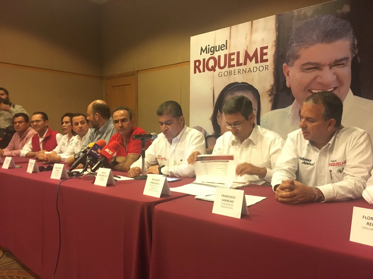 Entrega <a href="/mrikelme/">Miguel Riquelme</a> compromisos firmados por alrededor de 6 mil 500 millones de pesos a diputados federales.