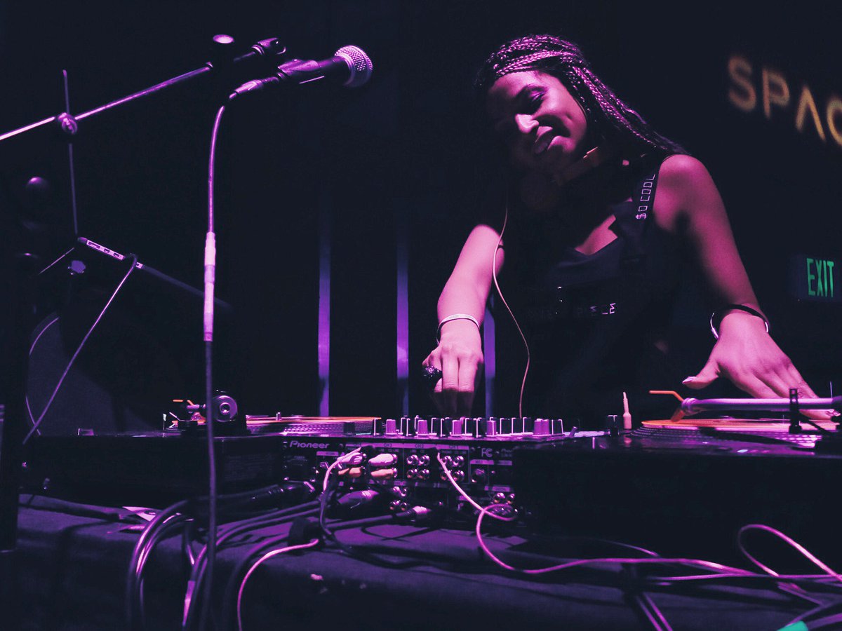 Come and dance for a cause with #FLYGRLSLA this Saturday, May 27th! Ladies, tag your man, and fellas, tag your girl! dola.com/FLYGRLS