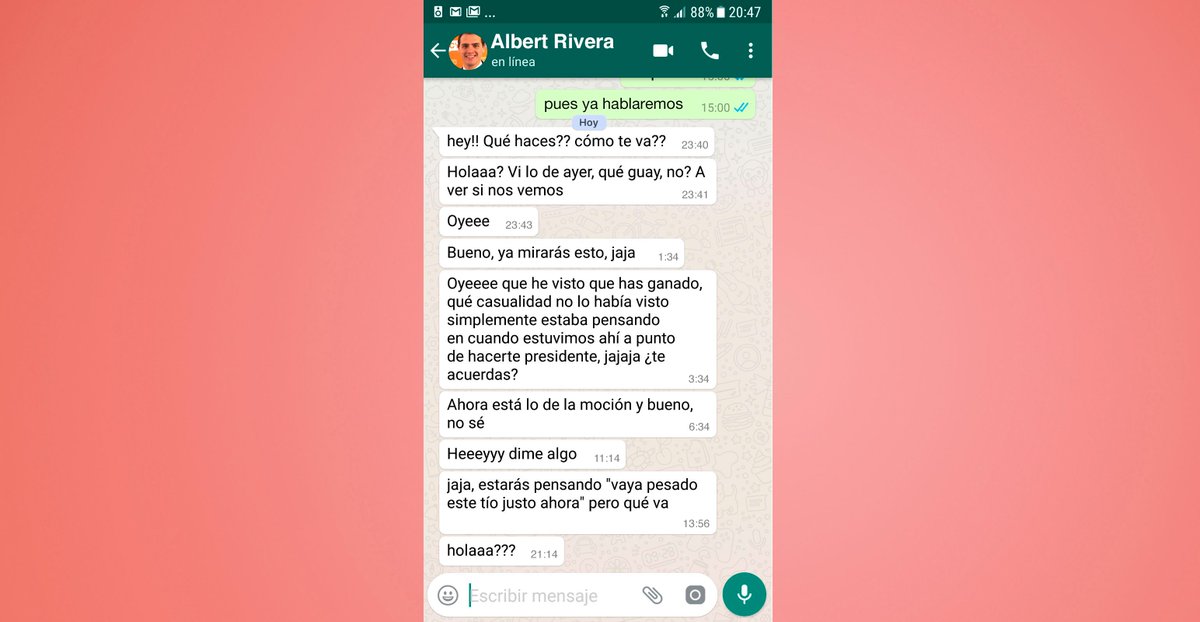 elmundotoday's tweet photo. Pedro Sánchez ya ha recibido 18 mensajes de Albert Rivera diciendo “hey!! Qué haces?? cómo te va??” https://t.co/cdTUsZIQvx https://t.co/KIed06VFyp