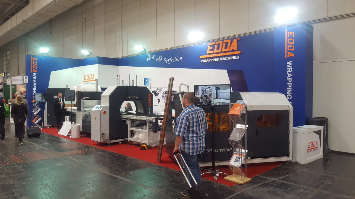 novumpack's tweet photo. @hannover_messe #LIGNA2017 Edda orbitali wrappers and his Polish distrubutor #wrapping #machines #industry #wood https://t.co/mUKWcIdMfd