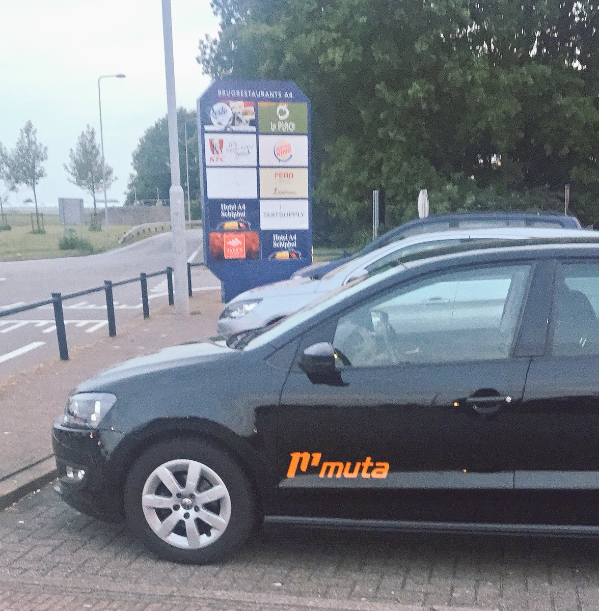 MutaSport's tweet photo. Volop actie bij de buitendienst! Onze auto's vandaag gespot? Vele kilometers gemaakt, uitstekende afspraken. #sportkleding #A-merken #muta https://t.co/YADrotuqDj