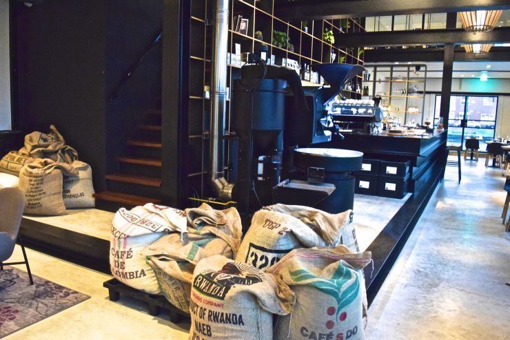 The 100+ capacity restaurant and cafe is The Hague’s newest (and perhaps largest) coffee shop. <a href="/CaprioleCoffee/">Joyce@CAPRIOLE</a> bit.ly/2rtAPf2