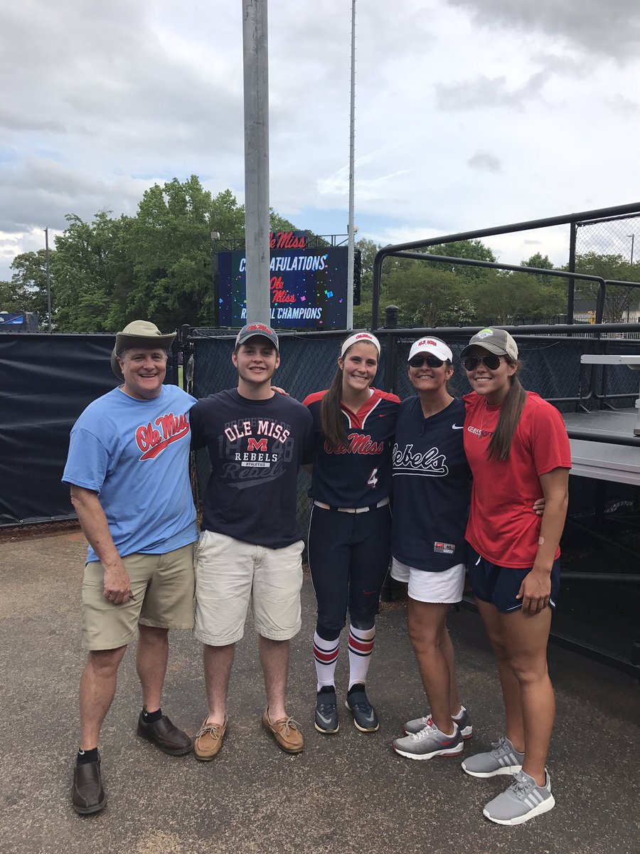 MoriahMcKenna's tweet photo. nothing makes me happier than cheering on #4 https://t.co/65OsPz0MZU