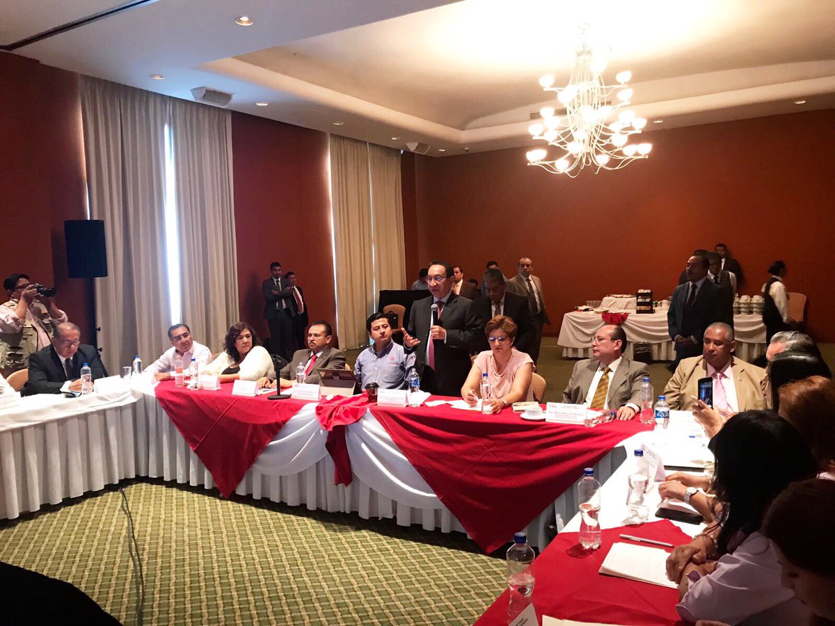 MartinDeLaCruzG's tweet photo. Acompañe a nuestro lider nacional Sen @IsaiasSiCumple en una importante reunión de trabajo con la @congregacion_mt https://t.co/HG6tKVjP4Y