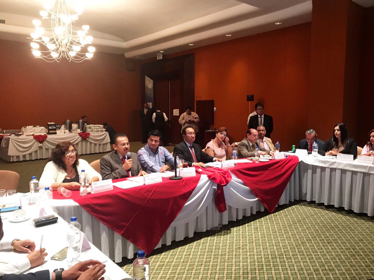 MartinDeLaCruzG's tweet photo. Acompañe a nuestro lider nacional Sen @IsaiasSiCumple en una importante reunión de trabajo con la @congregacion_mt https://t.co/HG6tKVjP4Y