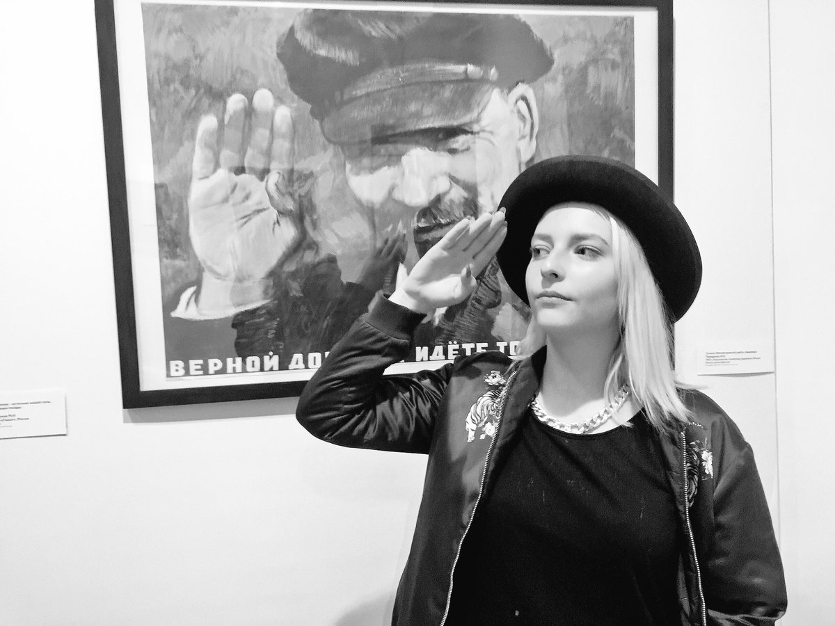 Darina33ru's tweet photo. С Дядей Лениным✋ https://t.co/UggiJWXTv3