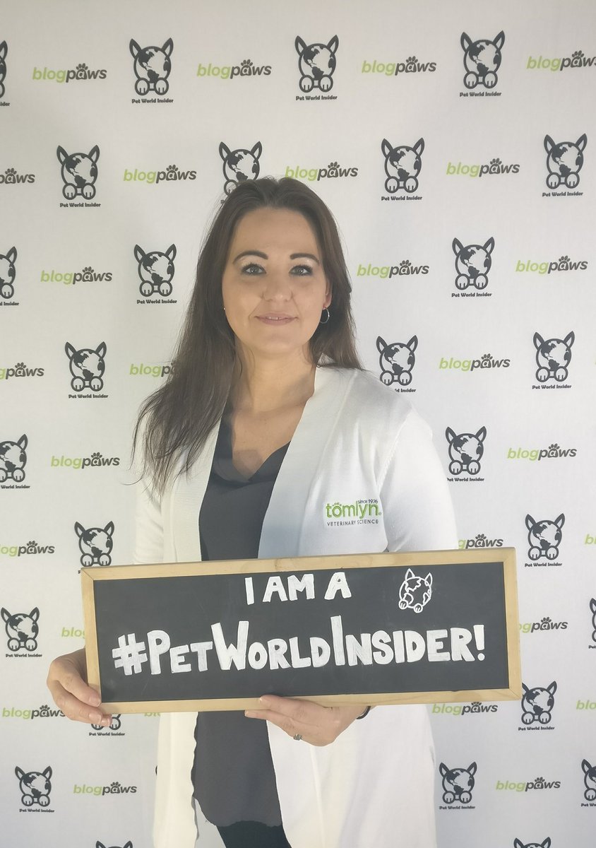 petworldinsider's tweet photo. Meeting Amy from @Tomlyn_Pets was a treat for us at #blogpaws 2017 https://t.co/BVEDrAOoYJ