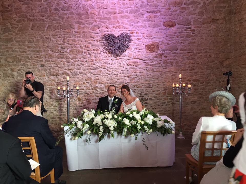 manic_botanic's tweet photo. Classic elegant beautiful wedding #Northamptonweddings #wedding #peonies #roses #bride #flowers @DodfordManor @Jenkinsons_C @beautyangelstv https://t.co/8owDe2b5eP