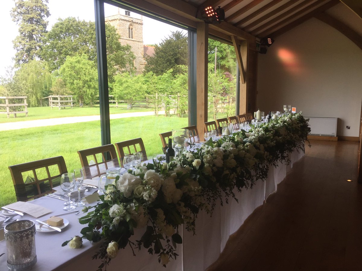 manic_botanic's tweet photo. Classic elegant beautiful wedding #Northamptonweddings #wedding #peonies #roses #bride #flowers @DodfordManor @Jenkinsons_C @beautyangelstv https://t.co/8owDe2b5eP