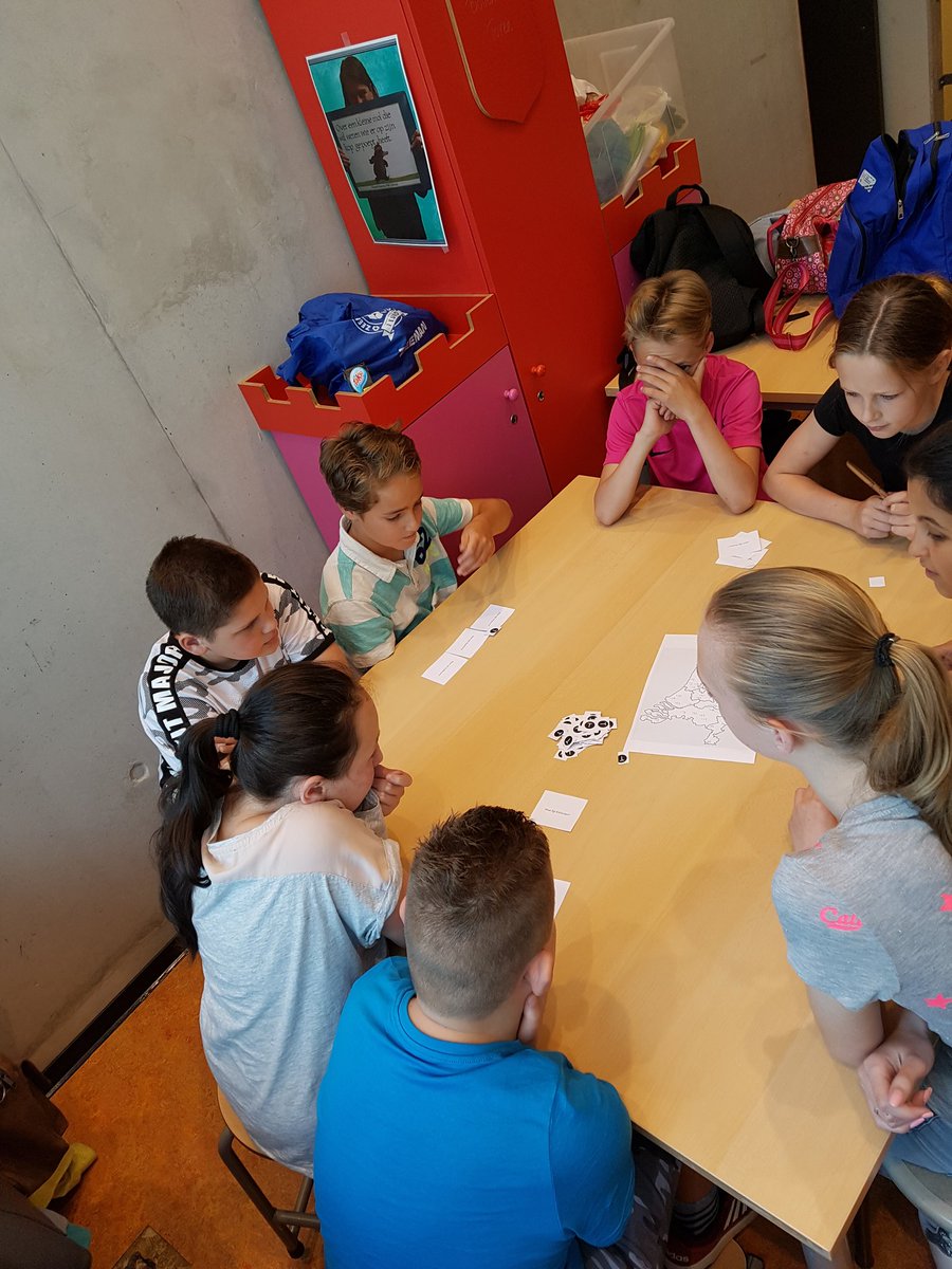 013devers's tweet photo. #topogame testen door juf Myrna #minorklm en daarna #closereading met padlet en kahoot! Goed bezig en gemotiveerde kinderen!#groep8#triangel https://t.co/iQ9OHhtNqE