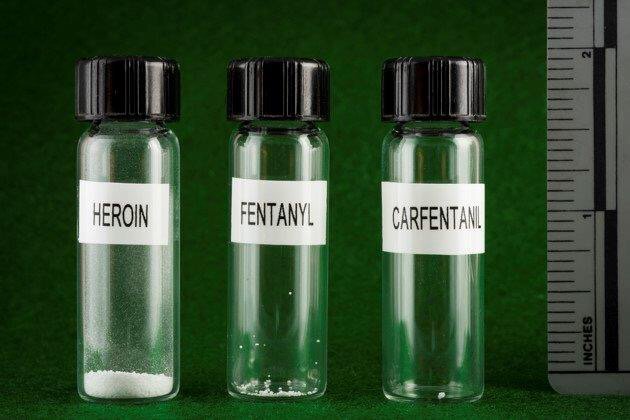 JeromeAdamsMD's tweet photo. Deadly doses of each: A picture is worth 1000 words (or a thousand lives). #opioidepidemic #gotnaloxone https://t.co/PHyB6F33EZ