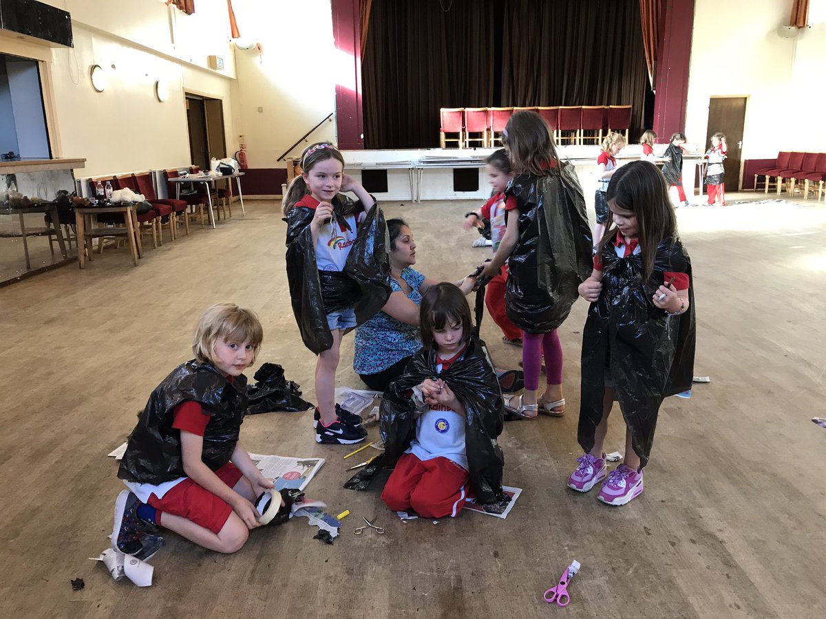 5thTooting's tweet photo. Lots of fun, Rainbow fashion show, #binbags and #Newspapers outfits https://t.co/jSLOjSGzG4