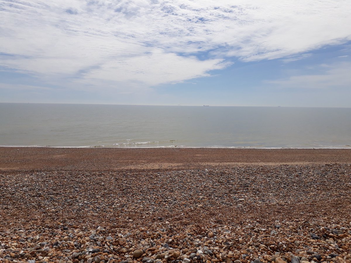 suzisworld07's tweet photo. 1st in a series. Hove beach today #groyn23 #clearhead #thankgodforthis #awesomeday #yayspringhassprung https://t.co/XZvzgKWXuz