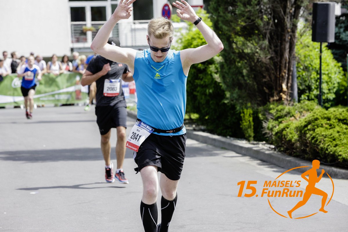 nicohofmann's tweet photo. Im übrigen so fertig am Ende des Laufes, dass ich nur noch Arme oder Kopf anheben konnte. #proArme #FunRunBT #strava #Bayreuth https://t.co/n6UbEIy21l