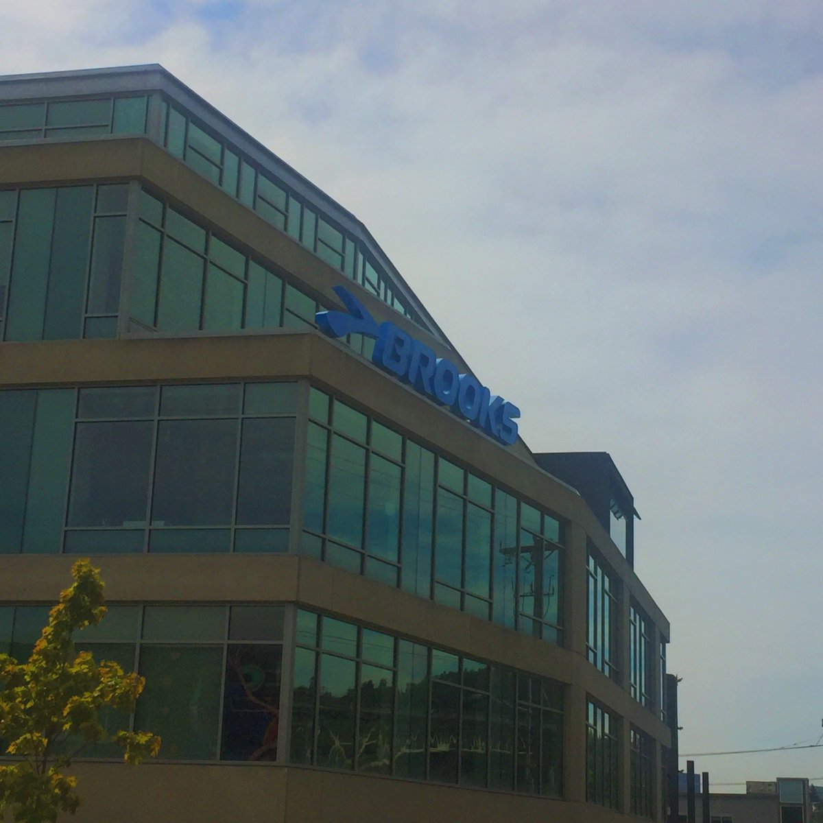 RylemConsulting's tweet photo. Enjoying the sunshine @brooksrunning offices today #mondaymotivation https://t.co/1jPSZVVyUg