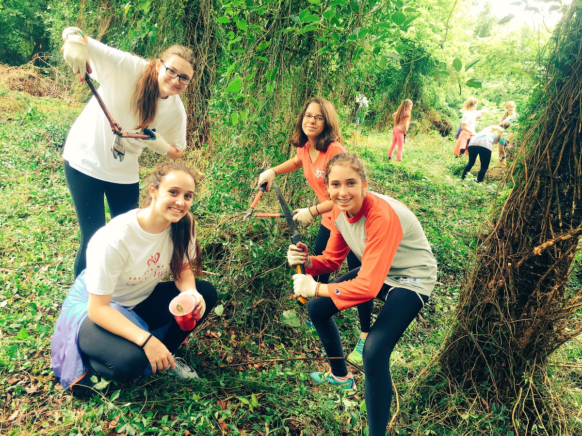 NolaTreeProject's tweet photo. Saving trees is cool with young ladies from Sacred Heart! #impactsquad #loveinaction @ASHRosary https://t.co/MNmeZs4pjH