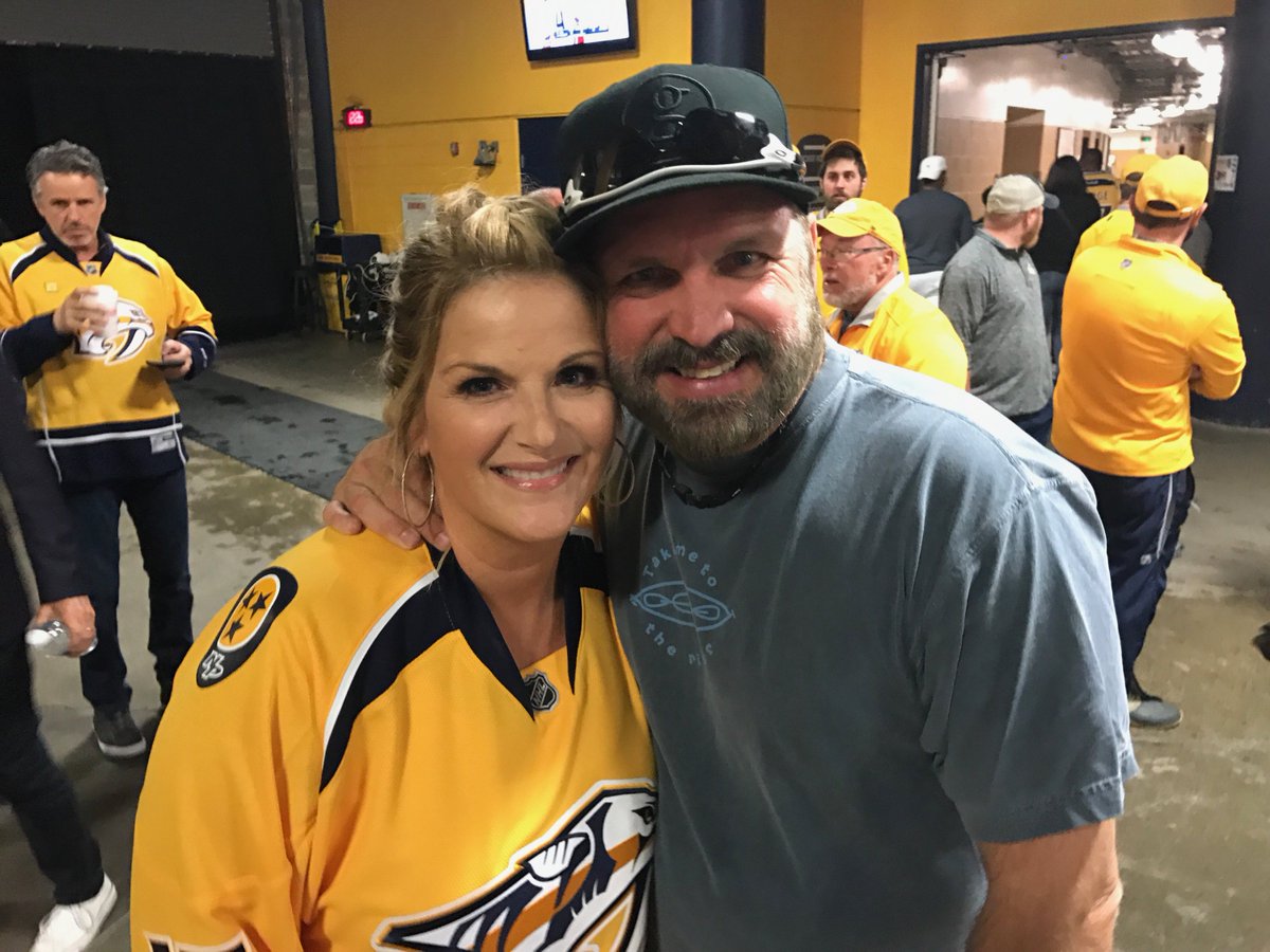 garthbrooks's tweet image. It's a BIG night in #Smashville! #OhSayCanYouSing I have an announcement for YOU! love, g #StudioG

NEW VIDEO: bit.ly/2rJNPdL