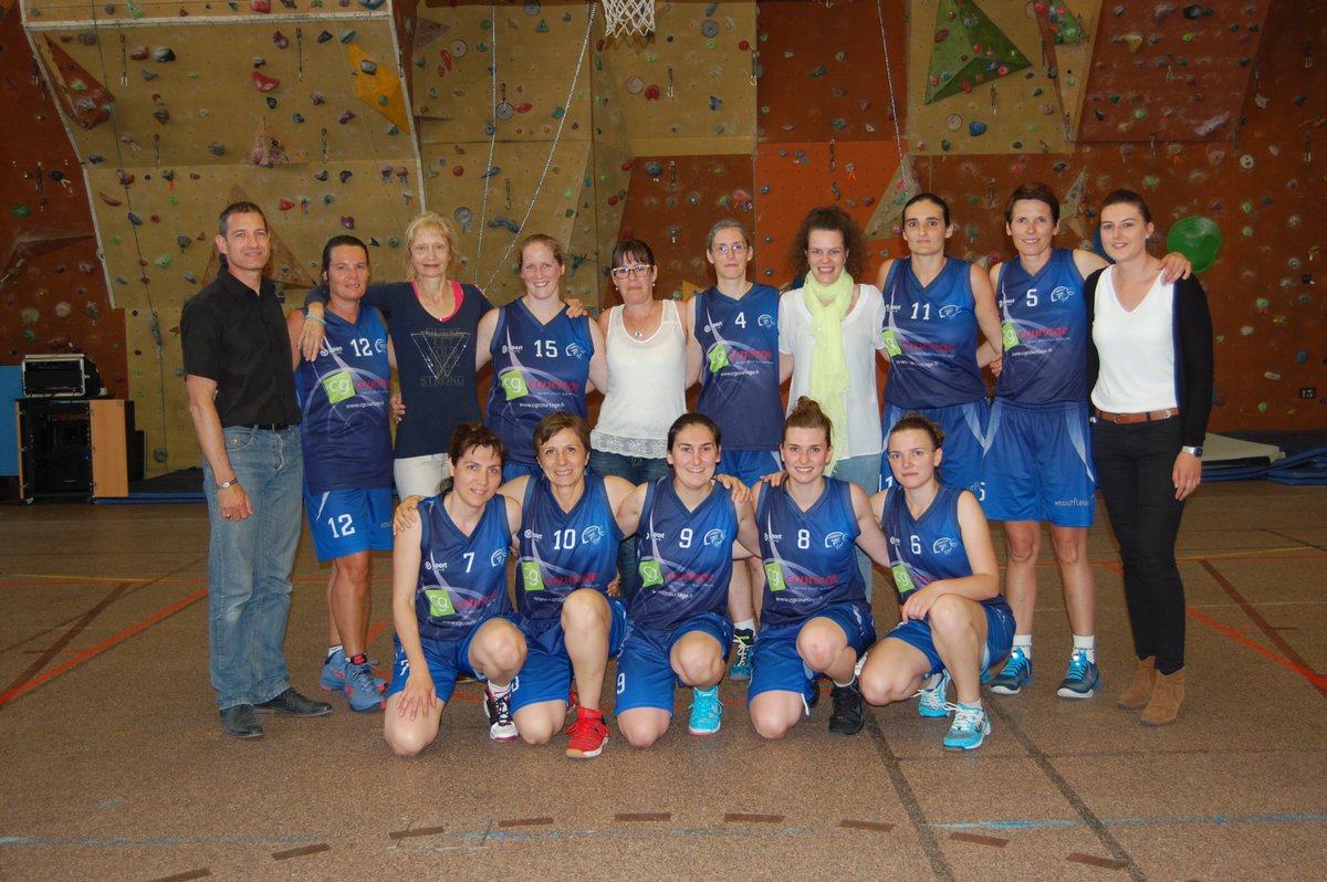 ast_basket's tweet photo. SF 4 : Finale D3. Défaite face à OTB 3 sur le score de 61 à 39. Grosse ambiance, joli jeu et beaucoup de plaisir sur le terrain 🏆 https://t.co/MChTHLu8Y2