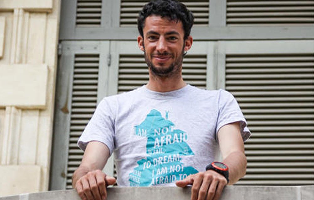 Killian Jornet summits Mt. Everest in most epic way possible spr.ly/60118iCiW