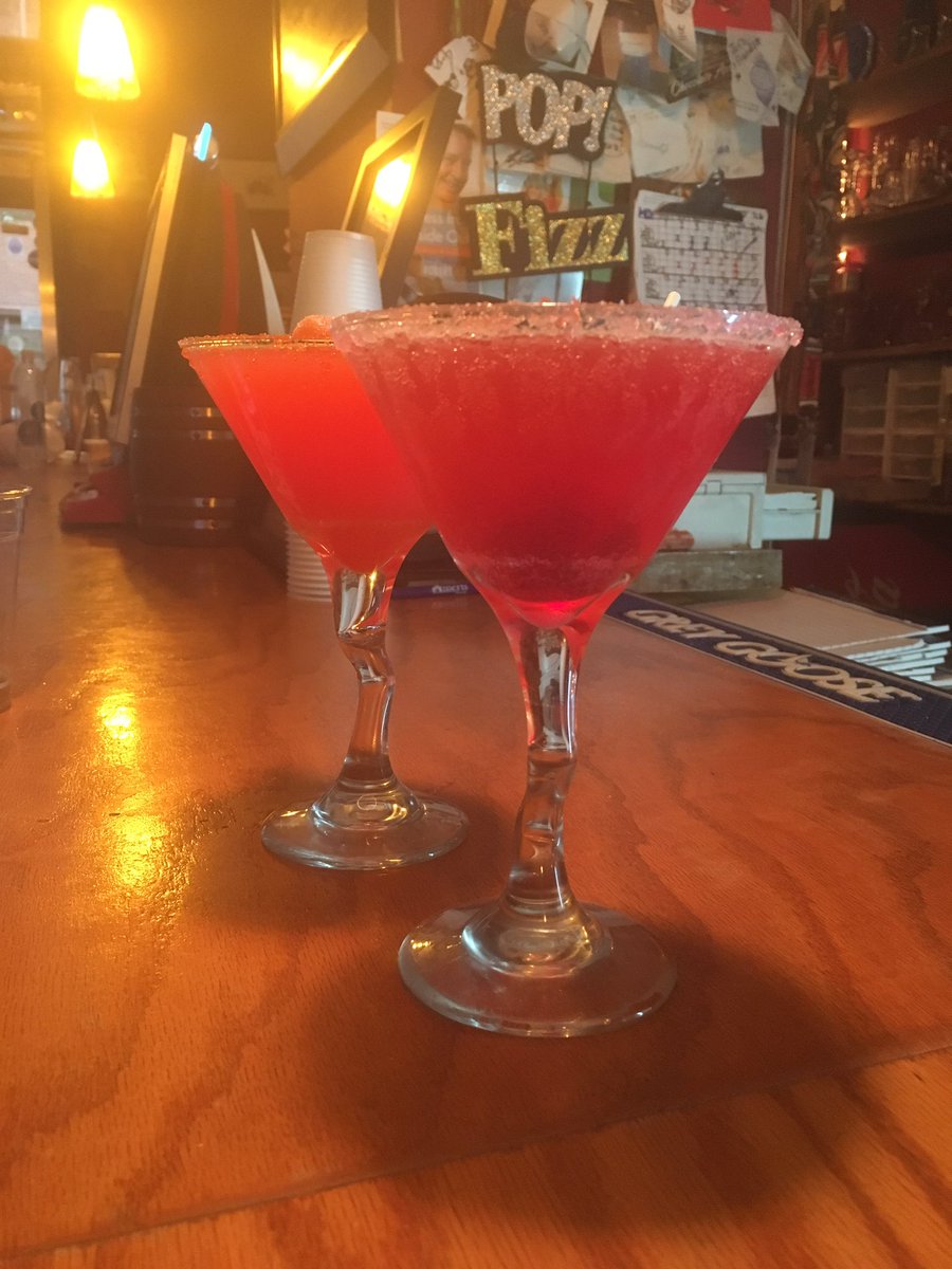 CockyDevilx's tweet photo. Well waddya know....we've found a martini bar #dinner https://t.co/074UKEsBzQ