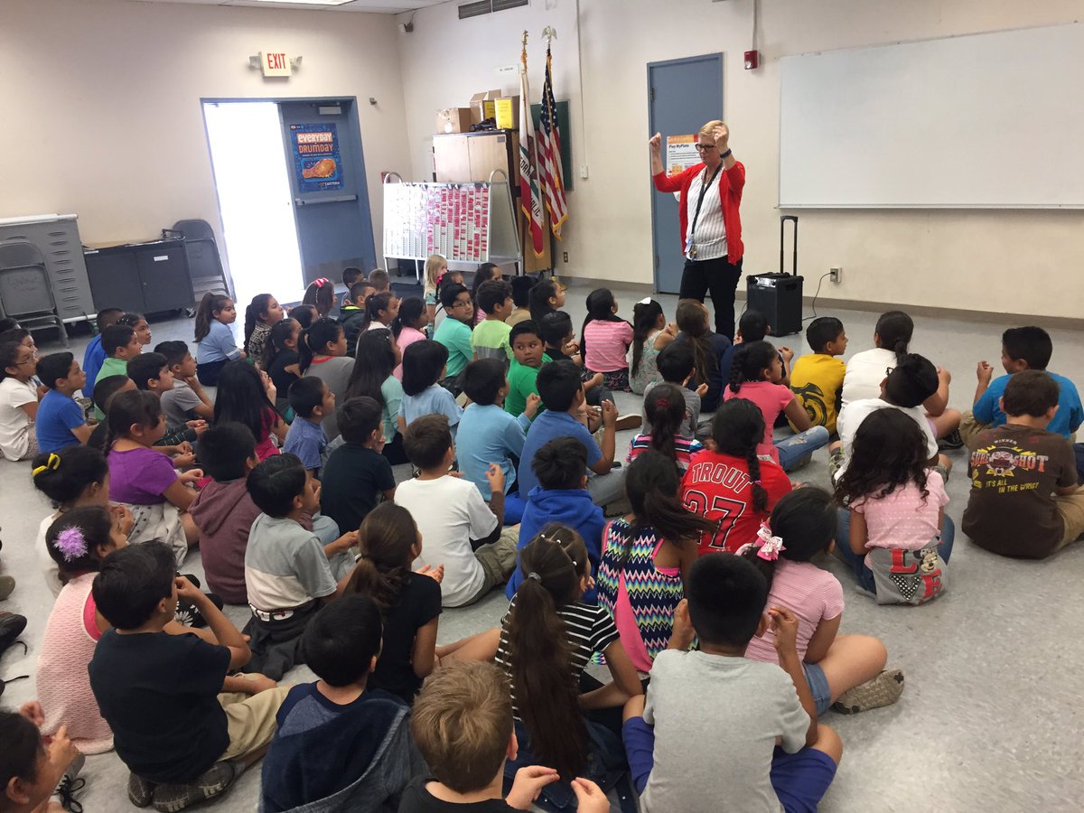 EcRoom405's tweet photo. Today @EcRoom405 our theme song would be "A Whole New World" as we visit their upcoming 3rd grade school.  #lhcsd #20DTC https://t.co/TmX9x1Dja2
