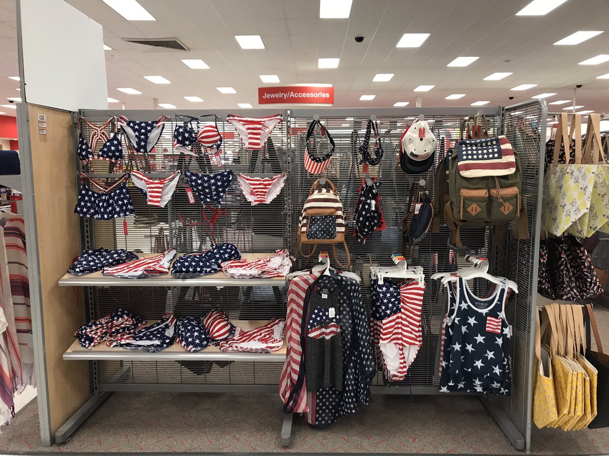 Memorial Day ready at T2337 🇺🇸🇺🇸🎊🎉#Larose #D417 #MemorialDay #TargetStyle #TargetRun <a href="/JayYezzi/">Jay Yezzi</a>