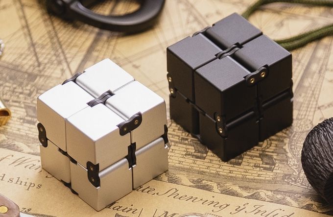 Soyayita's tweet image. Evidentemente, quiero uno. #InfinityCube, el Fidget Spinner para adultos ticbeat.com/innovacion/inf…