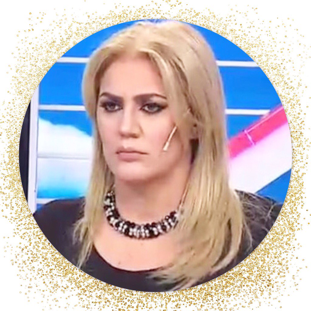 Collar de cristales! <a href="/deboradamato/">𝐃é𝐛𝐨𝐫𝐚 𝐬𝐢𝐧 𝐇®</a> para @intrusosoficial styling <a href="/paubalma/">PAULA BALMAYOR</a> #bijoux #women