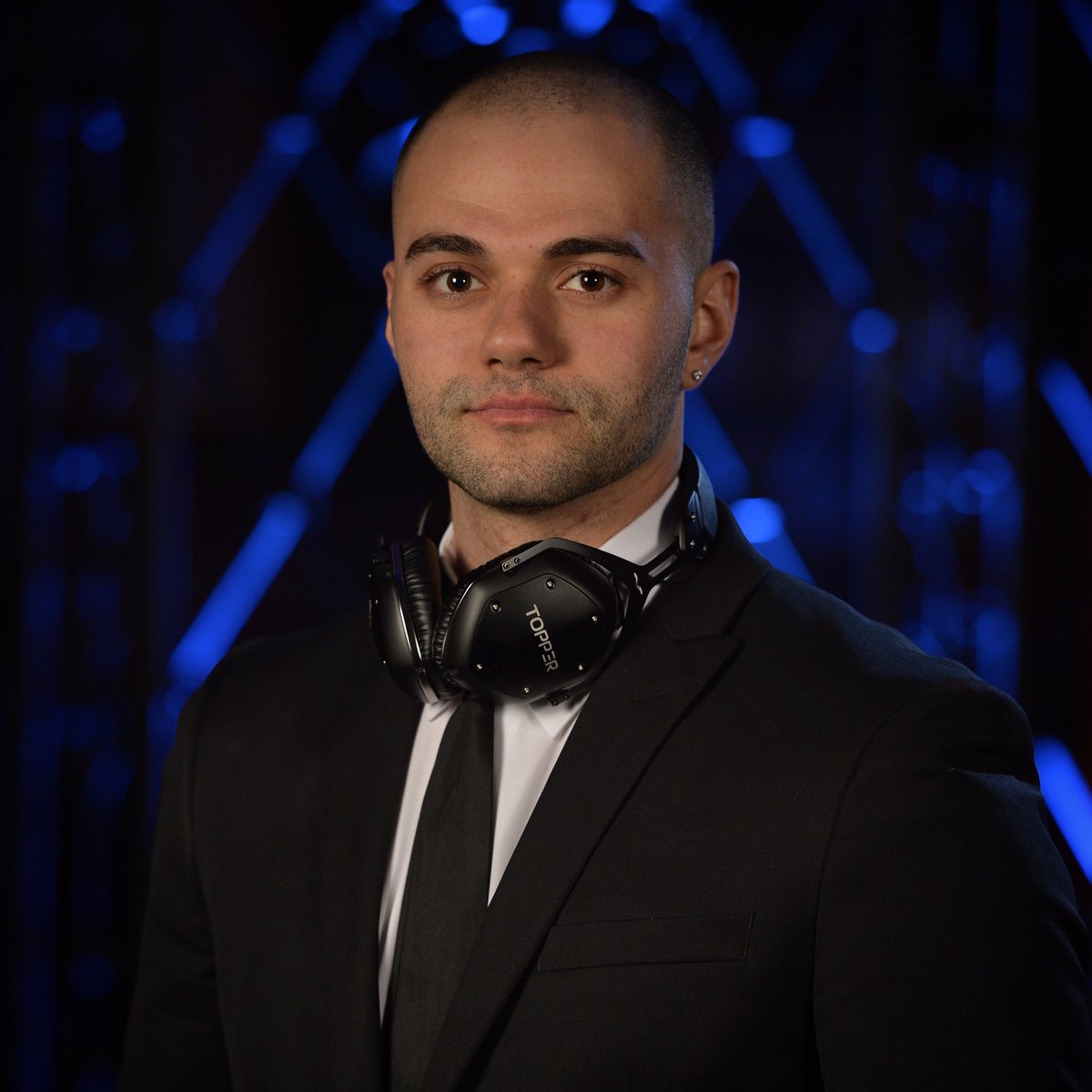 MatthewTopper_'s tweet photo. About Time I Got A Real Head Shot 📸🎧 #TOPP3R #MatthewTopper #DJ #NYC #PartyWithTopp3r #SuitAndTie https://t.co/FRtYQStcQM