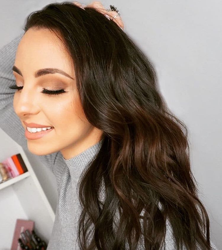 WellaColorCharm's tweet image. Rico y profundo color de pelo castaño hecho a brillar por @rebekah_ellie usando #WellaColorTango 5B en Mocha.